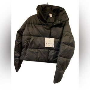 NWT Alo Yoga gold rush puffer BLACK Size M